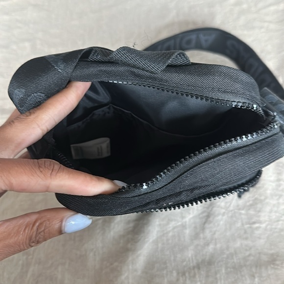 Adidas Logo Amplifier Crossbody 3 Stripes Bag in‎ Black - Picture 2 of 6